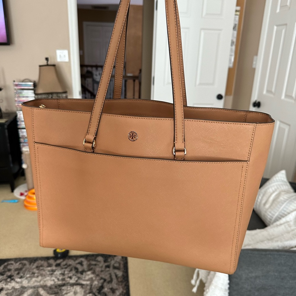 LIKE NEW Tory Burch Large Robinson Saffiano Tote